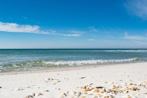Beach Bungalow - Close to the Beach and Affordable!, Panama City Beach
